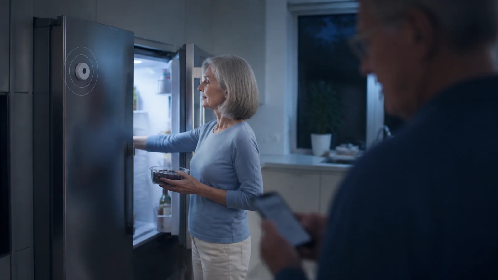 Mise en situation éditoriale d'un capteur d’ouverture de frigo dans son contexte d'usage professionnel